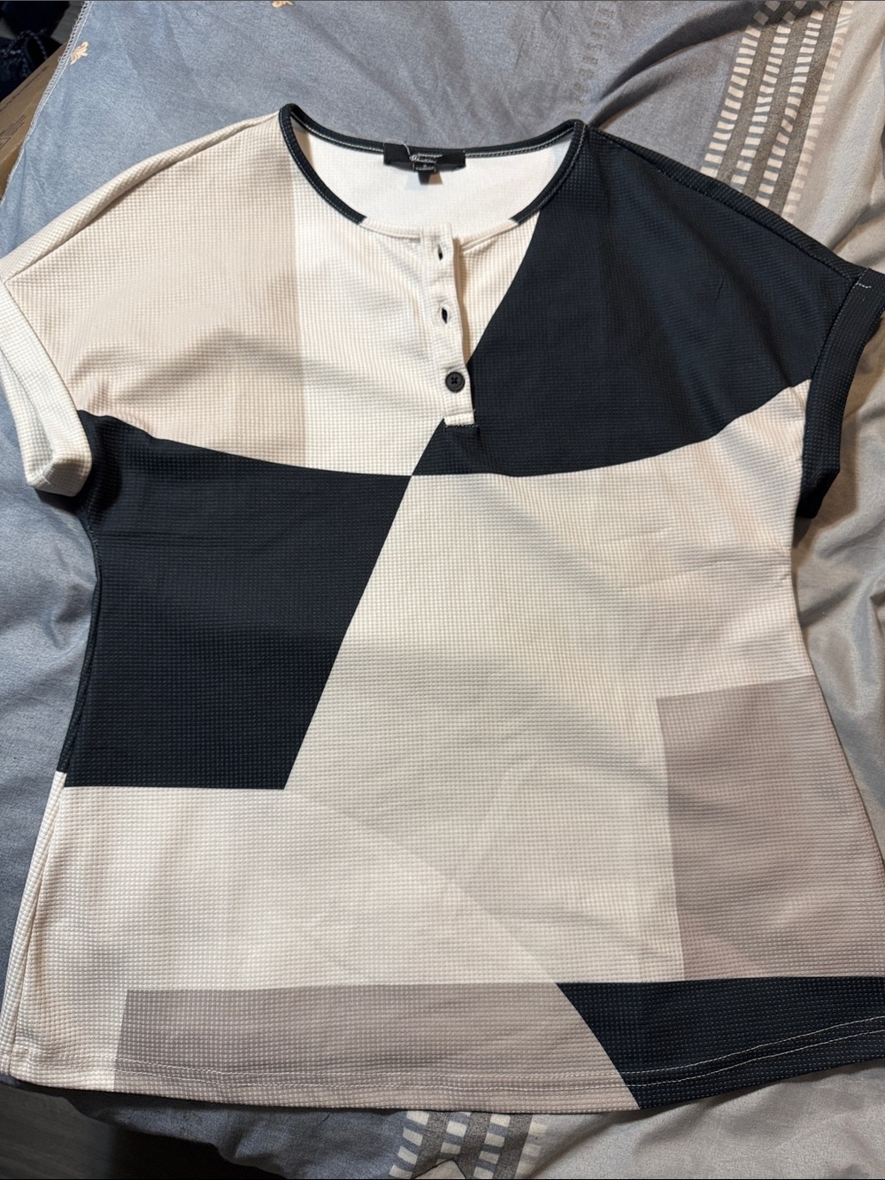 Geometric Short-Sleeve Henley Blouse - Black & Cream